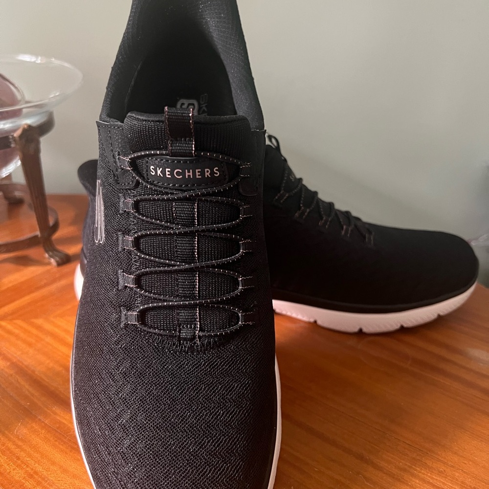 Skechers 10 W Black Sneakers Women’s Day Timer Slip on